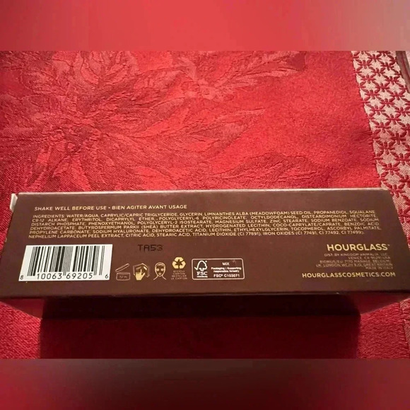 Hourglass Veil Hydrating Skin Tint Foundation - SHADE 18 - 1.1 oz / 35mL NEW - Picture 3 of 8